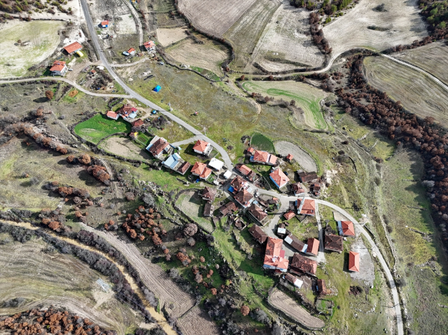 Türkiye'de köy sayısı 18 bin 215 olarak kayıtlara geçti Türkiye'de köy sayısı 18 bin 215 olarak kayıtlara geçti