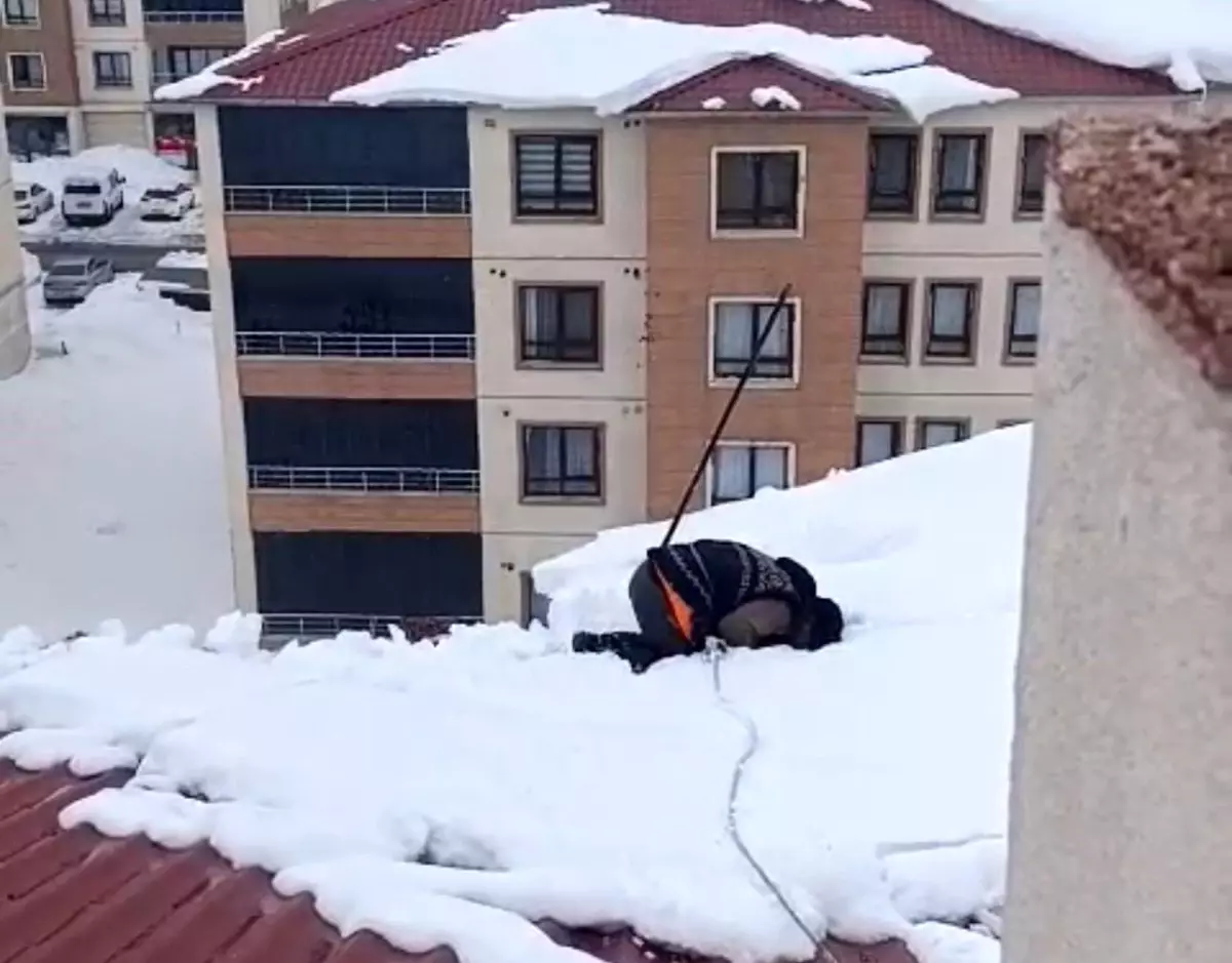 Yüksekova\'da Soğukta Namaz