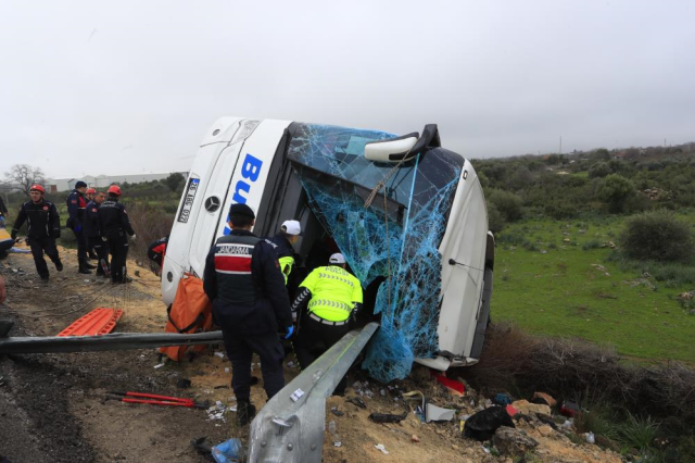 10 kişi öldüğü kazada kahreden 4 gün detayı! Aileler morg önünde fenalık geçirdi