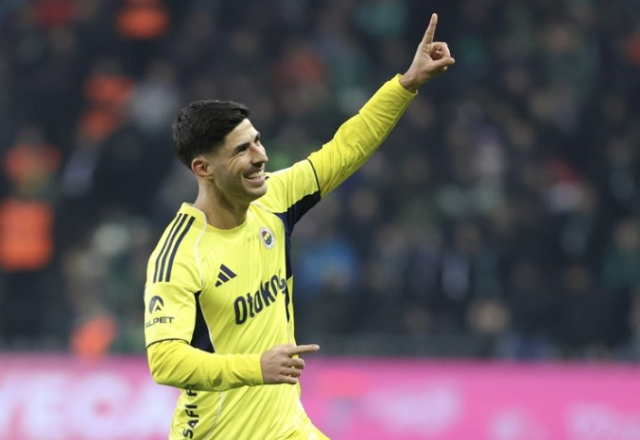 20 yıl sonra bir ilk! Fenerbahçe zorlu deplasmanda 2 golle güldü 20 yıl sonra bir ilk! Fenerbahçe zorlu deplasmanda 2 golle güldü