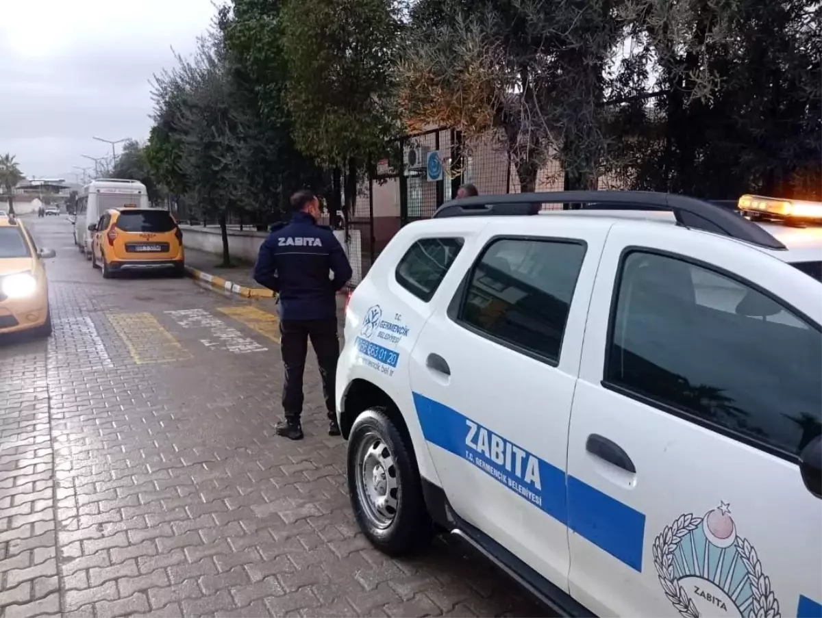 Ara tatil sonrası Germencik\'te okul önlerinde zabıta mesaisi