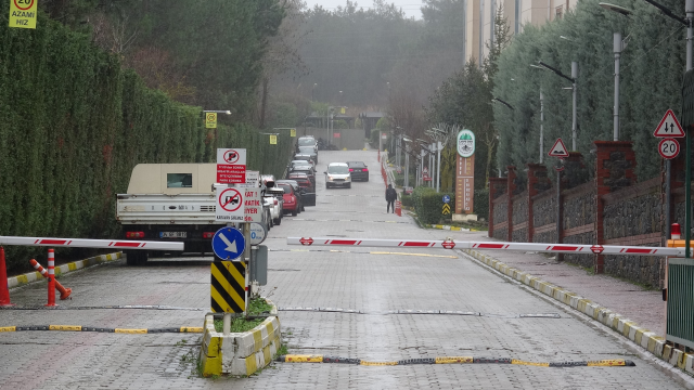 Çekmeköy'de asansör boşluğunda sıkışan kişi hayatını kaybetti Çekmeköy'de asansör boşluğunda sıkışan kişi hayatını kaybetti