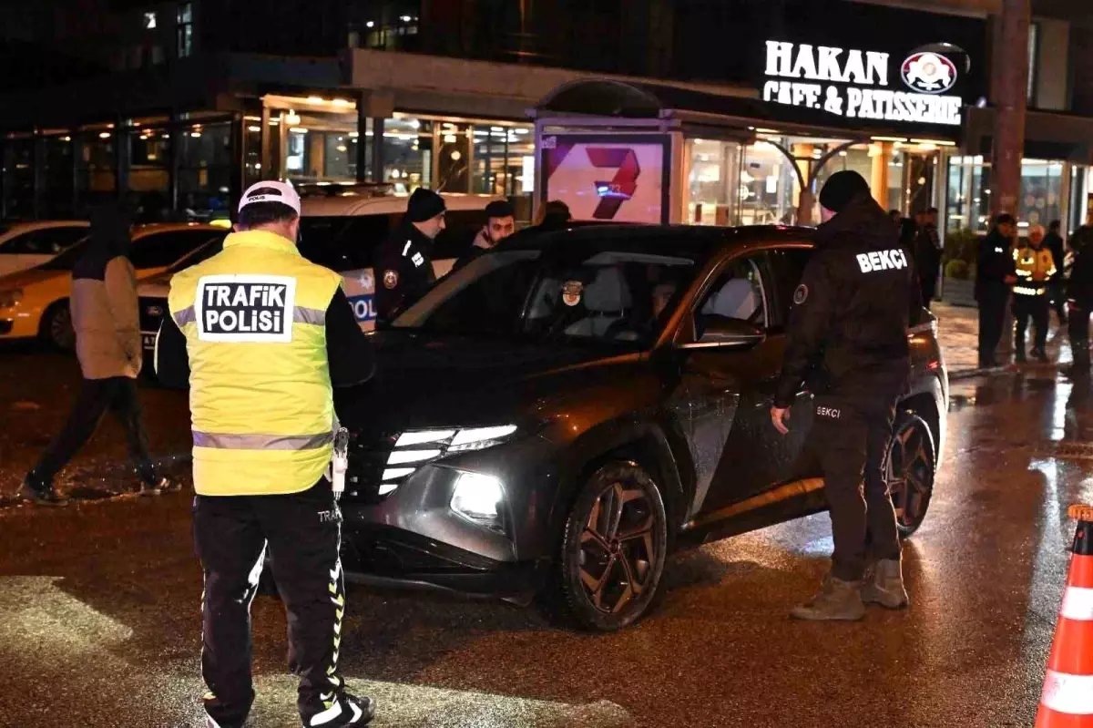 Düzce\'de Huzur Uygulaması: 5 Aranan Yakalandı