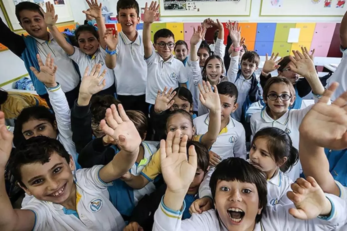 MEB\'den öğrencileri üzecek takvim! Tatiller birleşti