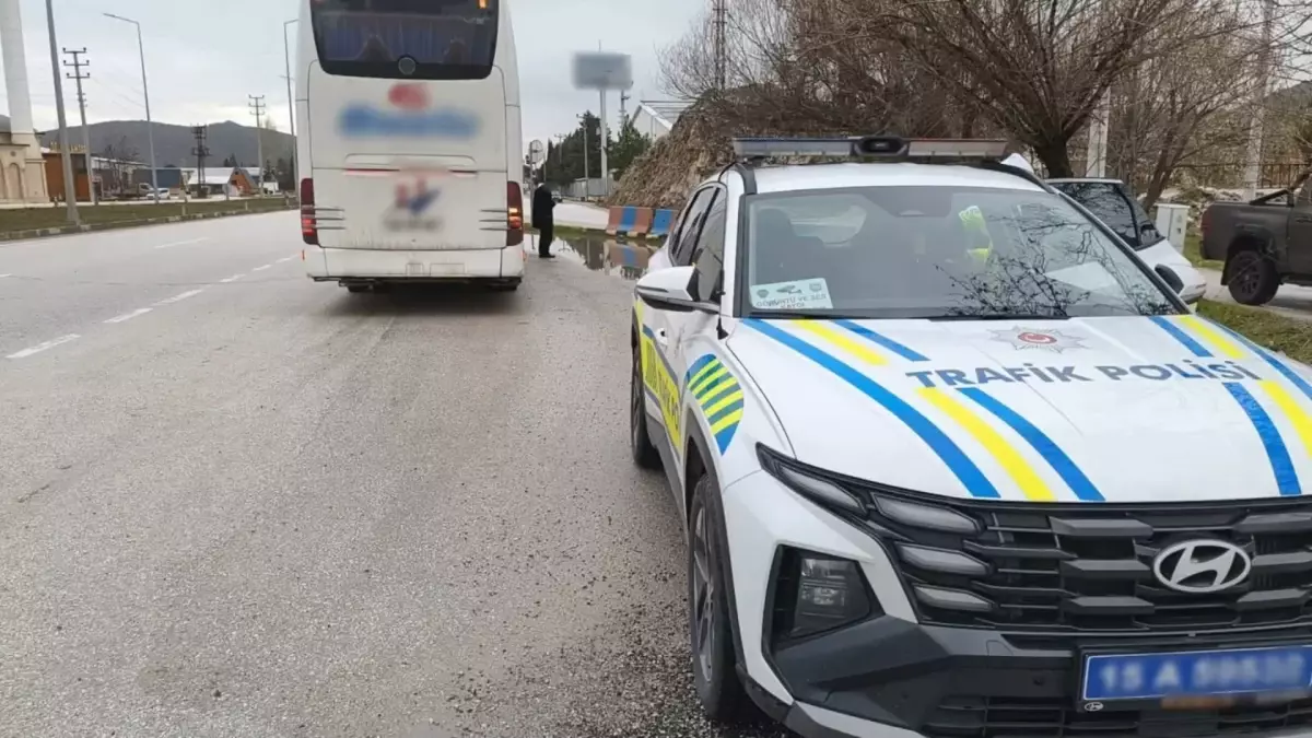 Buzlu Turizm Otobüsü Hız Sınırını Aştı