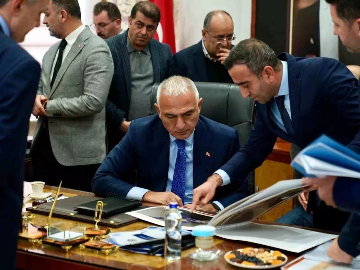 Akçadağ\'ın turizm projeleri Bakan Ersoy\'a sunuldu