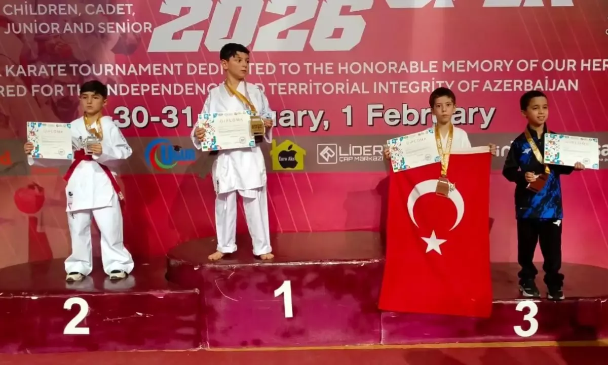 Alaşehirli karateciler Bakü\'de madalyaları kaptı