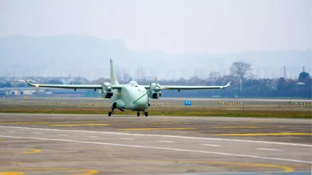 Çin\'de İlk Hibrit Motorlu Kargo Uçağı Uçtu