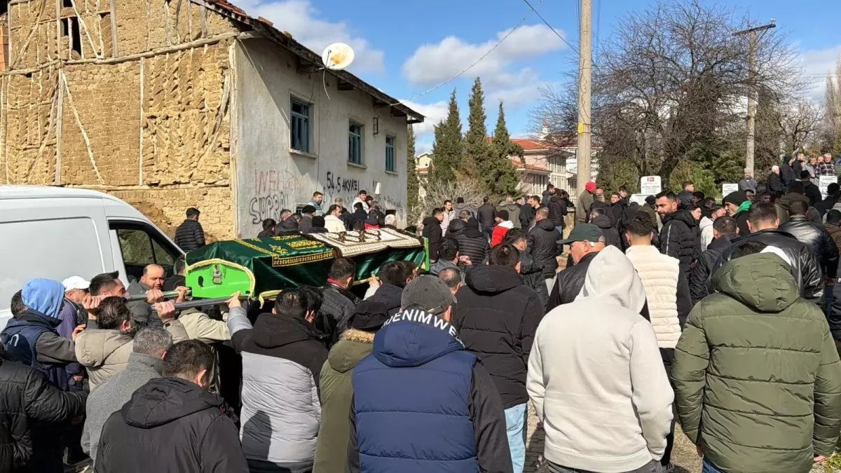 Antalya\'daki Otobüs Kazasında Hayatını Kaybeden Erdi Demirsoy Uğurlandı