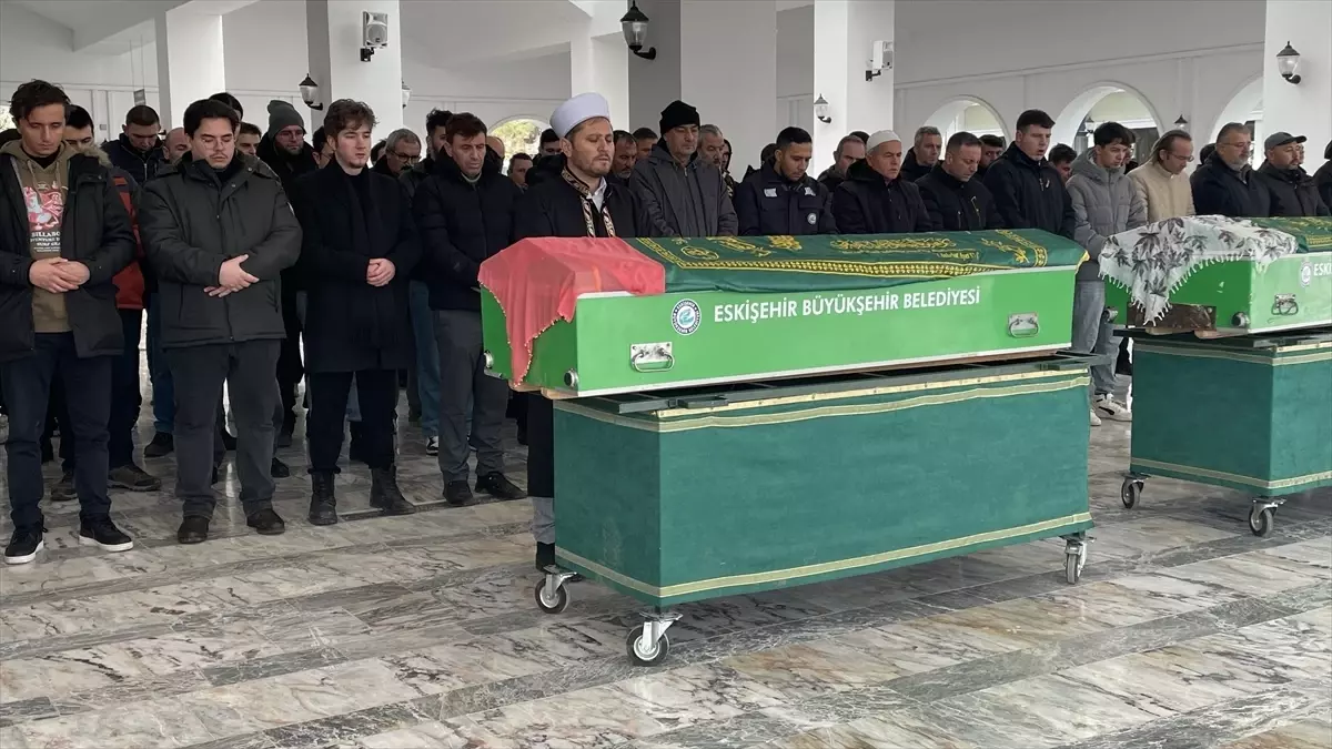 Antalya\'daki Kazada Hayatını Kaybeden Resmiye Göktepe Toprağa Verildi