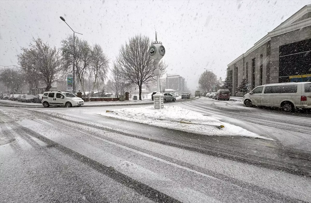 Ardahan\'da Kar Yağışı Başladı