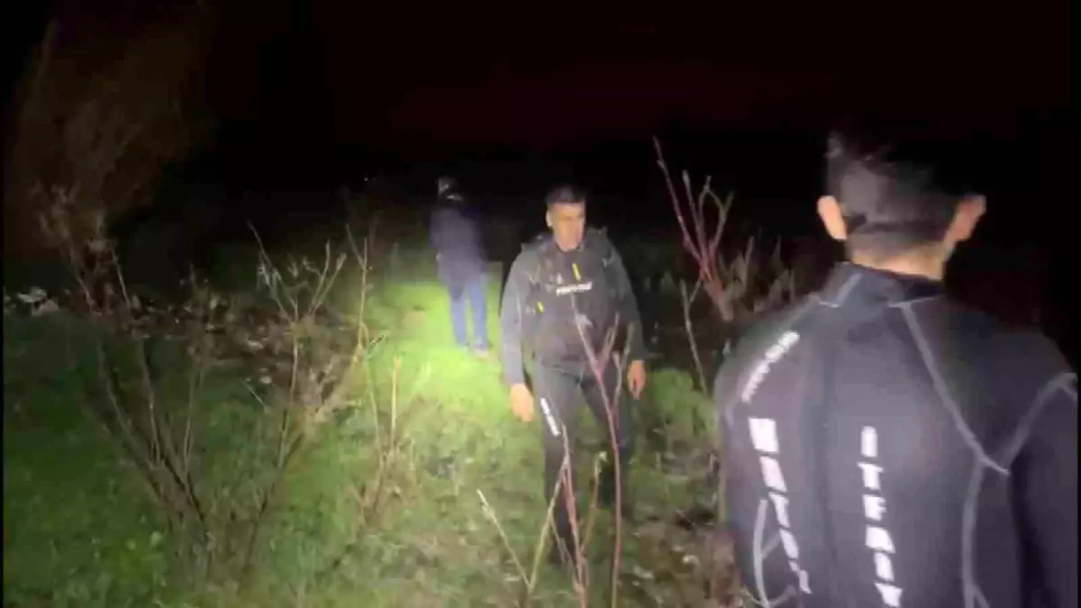 Hatay\'da Asi Nehri\'nde Kaybolan Şahıs İçin Arama Çalışması