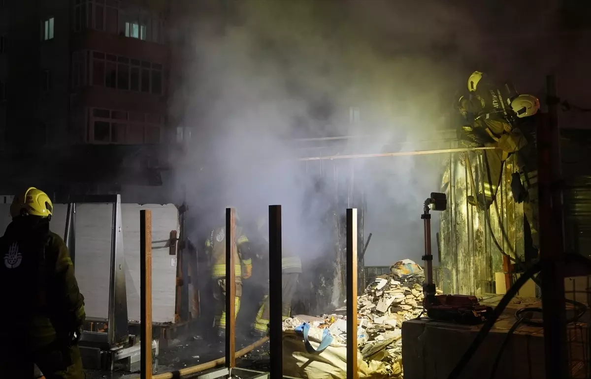 Ataşehir\'de Mermer Atölyesinde Yangın