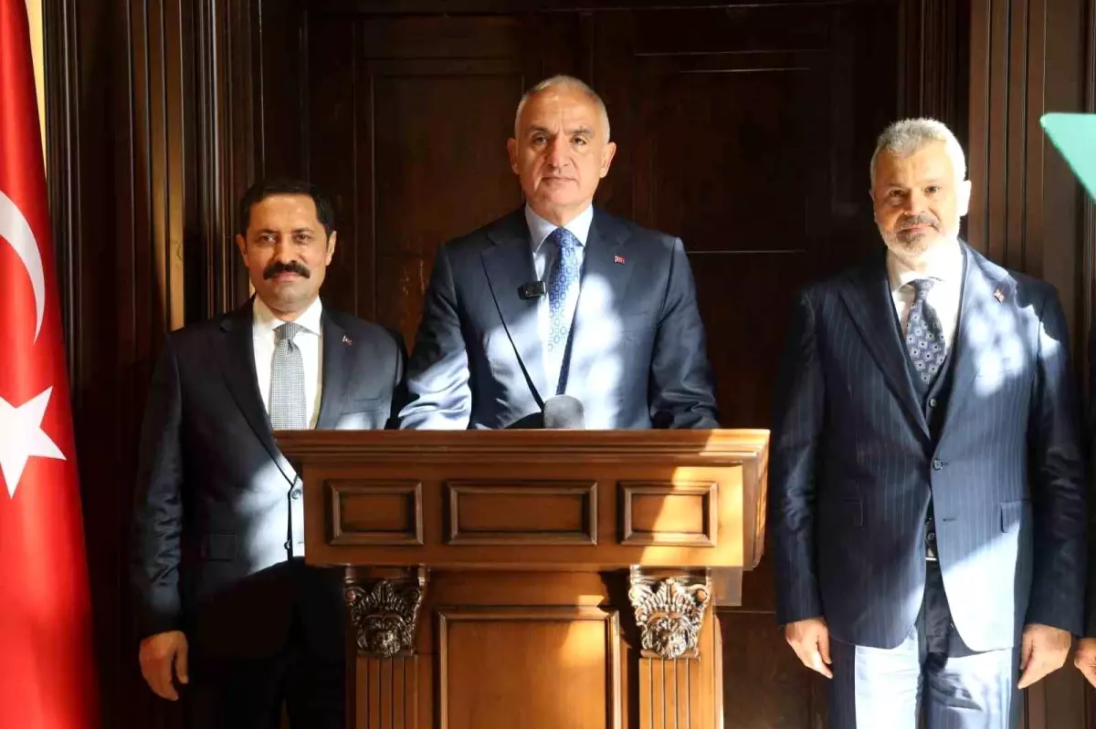 Bakan Ersoy: "11 ilimizde başlattığımız 63 işi tamamlamış bulunuyoruz"