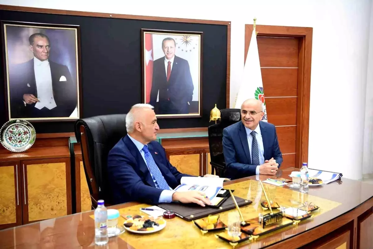 Bakan Ersoy\'dan Başkan Er\'e ziyaret