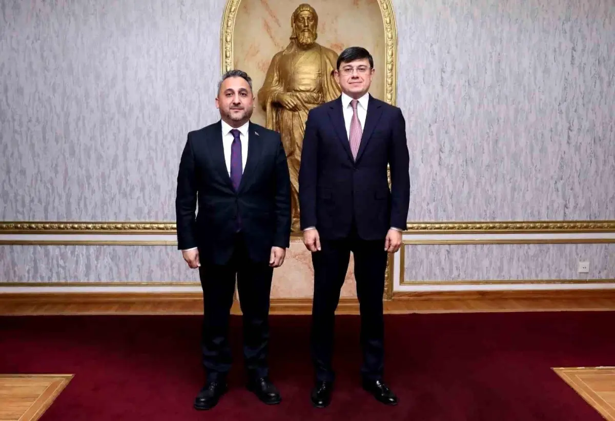 İZAZDER ve Azerbaycan Diaspora Bakanı Görüştü