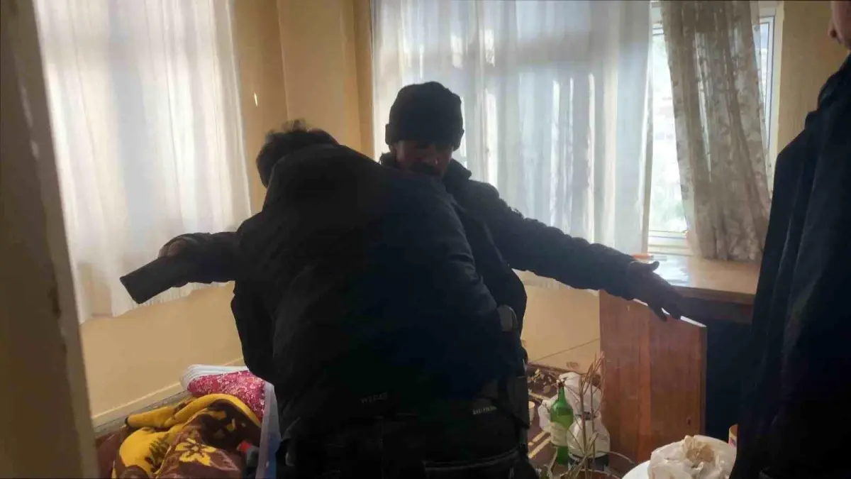 Cezaevinden çıktı, balkondan tırmanıp girdiği evde 2 gün yaşadı