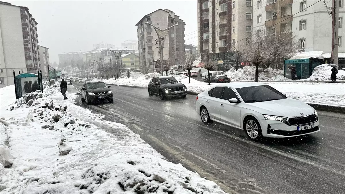 Bitlis\'te Kar Yağışı Ulaşımı Olumsuz Etkiledi