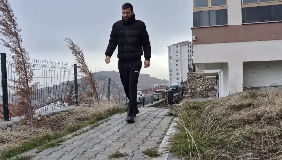 Amatör Kaleci Dilini Yuttu, Polis Kurtardı