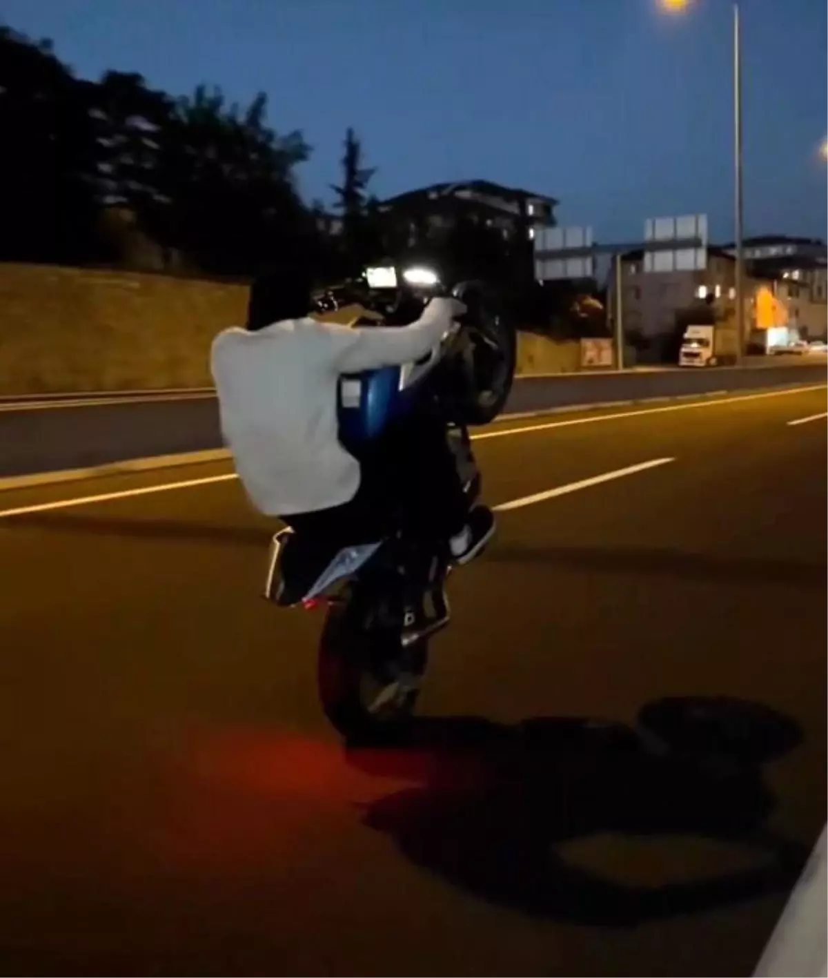 Aday sürücü tehlikeli hareketlerden gözaltına alındı