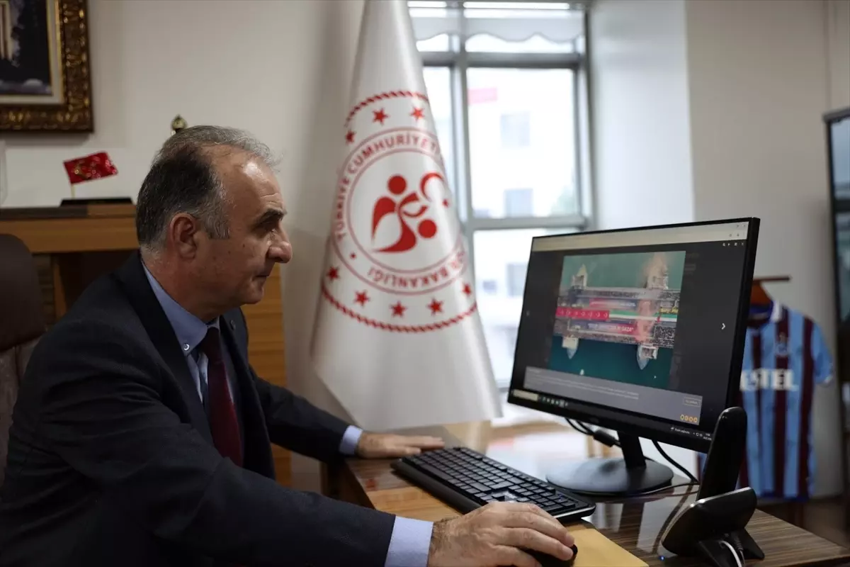 Edirne Gençlik Müdürü AA\'nın Oylamasına Katıldı