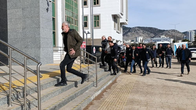 Emniyet müdürü bizzat sahaya indi! Köy kuşatıldı, kuş uçurtulmadı Emniyet müdürü bizzat sahaya indi! Köy kuşatıldı, kuş uçurtulmadı