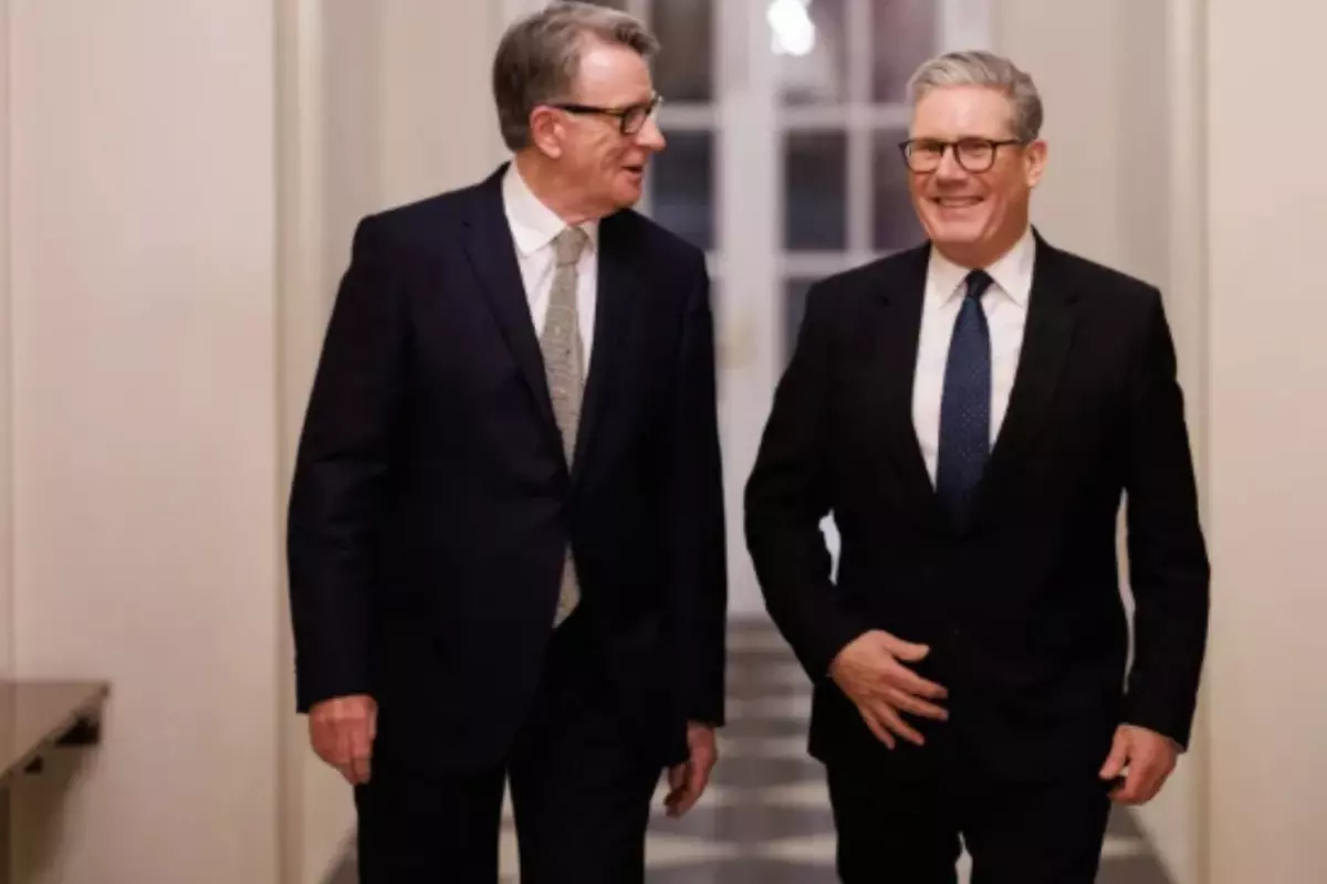 Epstein\'la ilişkisi kariyerini bitirdi: Eski Bakan, Lordlar Kamaras\'ından istifa etti