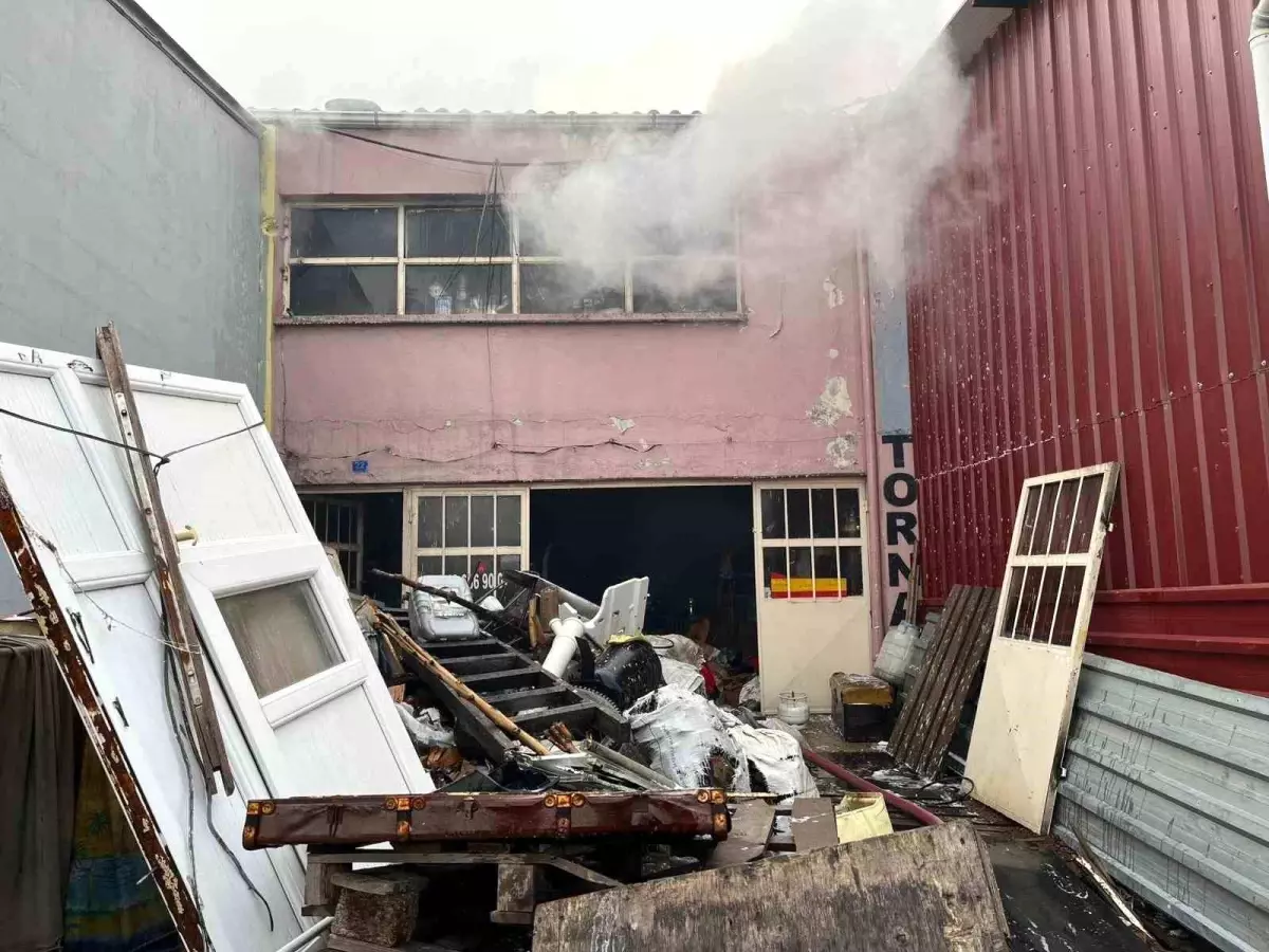 Gediz\'de torna atölyesinda yangın