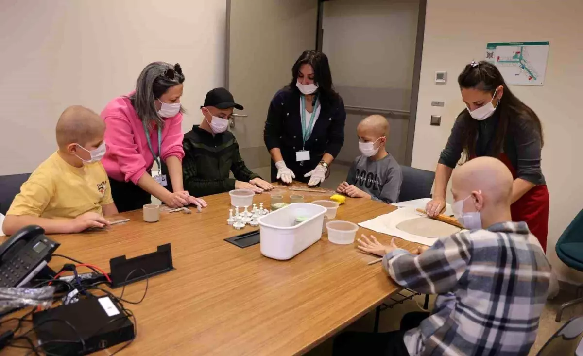 Adana\'da Hastane Çocukları İçin El Becerileri Atölyesi