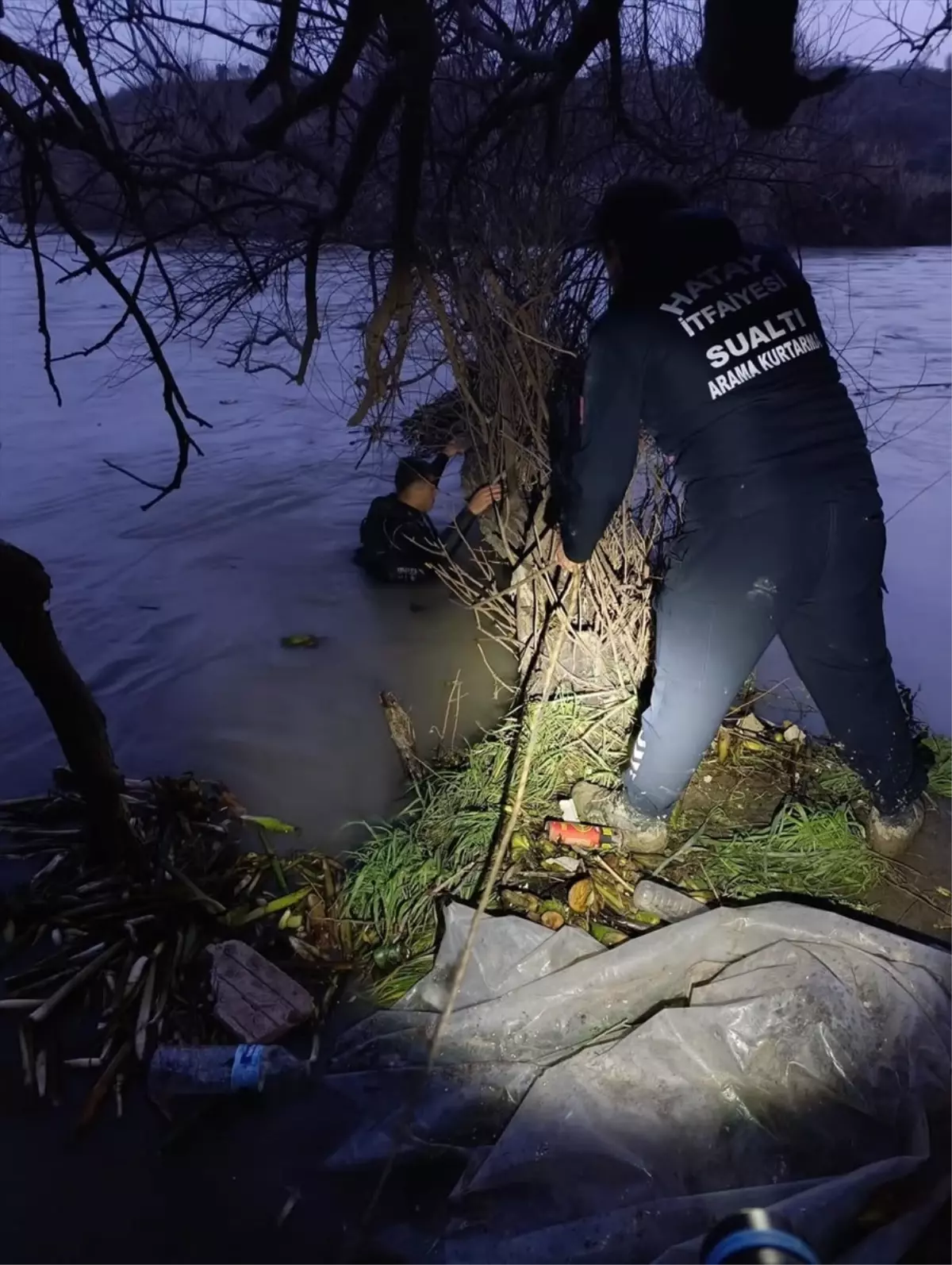 Defne\'de Asi Nehri\'nde kaybolan kişi aranıyor