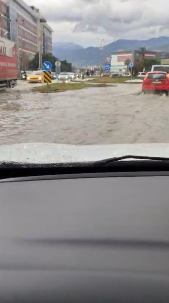 Hatay'da şiddetli sağanak sele neden oldu
