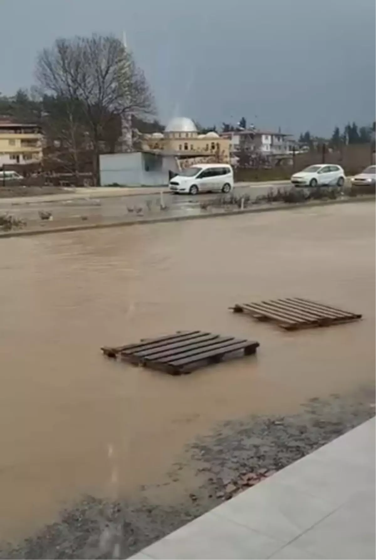 Hatay\'da Şiddetli Sağanak Sele Neden Oldu