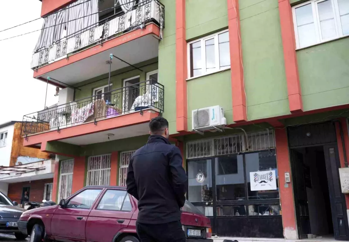 Komşuları \'evin soyuluyor\' diye aradı, kameraya bakınca hayatının şokunu yaşadı