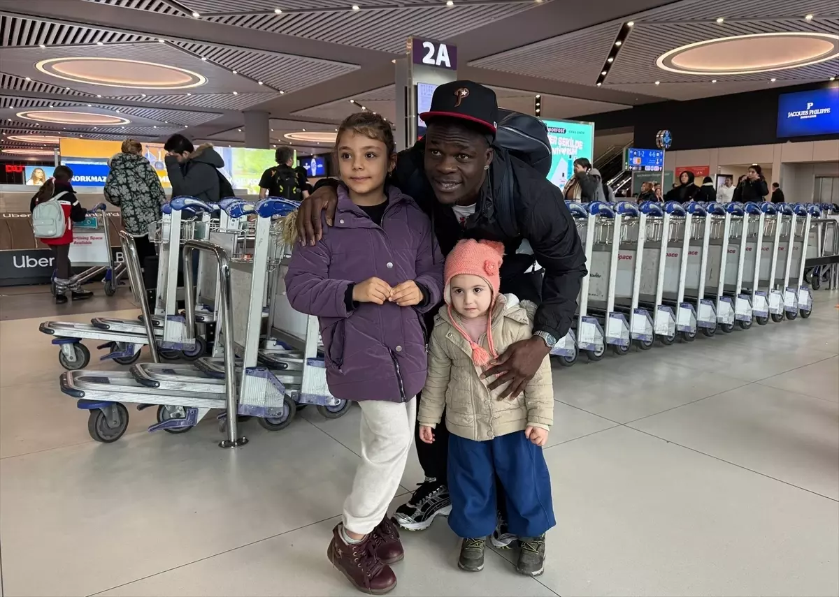 Junior Olaitan İstanbul\'a Geldi