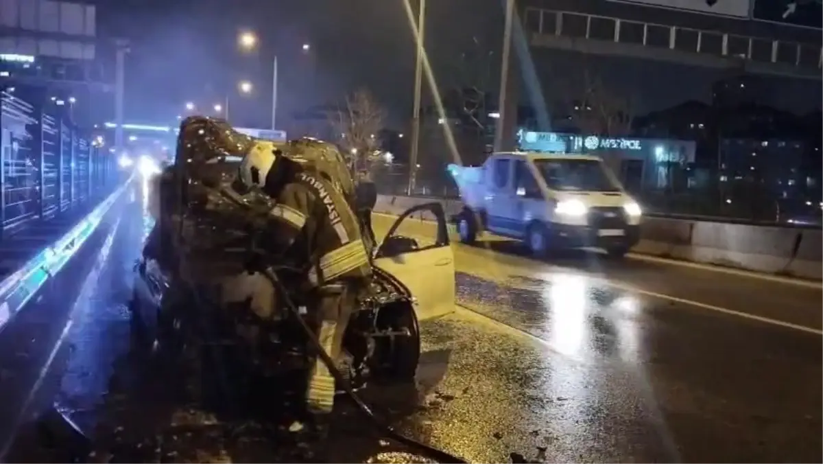 Kadıköy\'de Araç Yangını