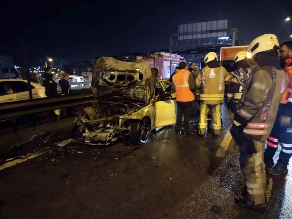 Kadıköy\'de Otomobil Yangını