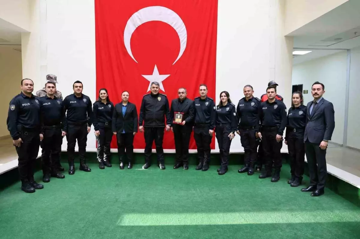 Emniyet Müdürü\'nden Duygu Dolu Veda