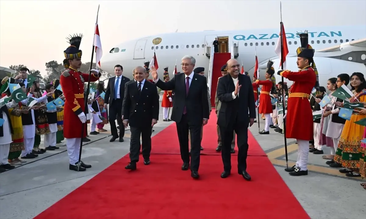 Tokayev Pakistan\'da Resmi Ziyarette