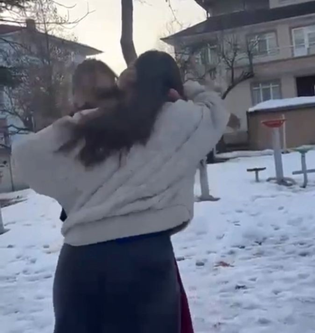 Kız grubundan kan donduran zorbalık! İstediklerini alamayınca şiddete başvurdular Kız grubundan kan donduran zorbalık! İstediklerini alamayınca şiddete başvurdular