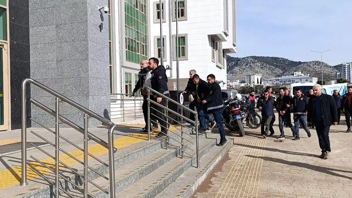 Adana\'da Alkol Tartışması Kanlı Bitti