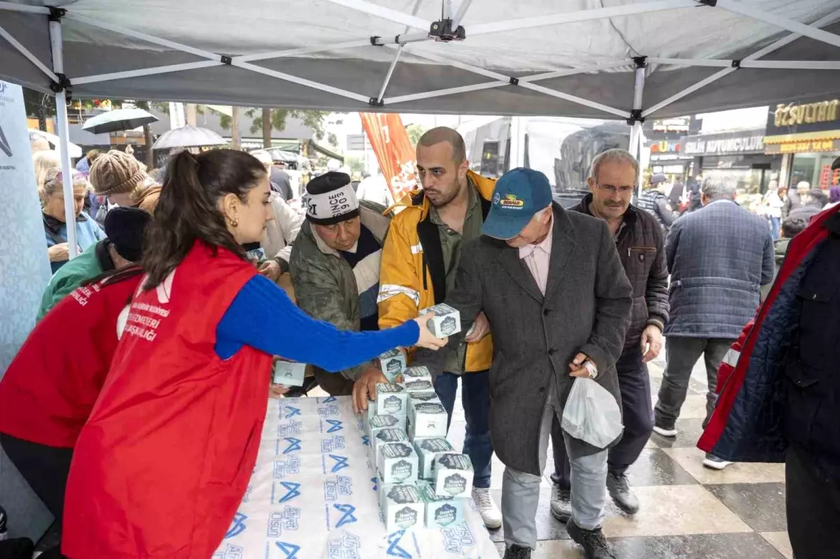 Mersin\'de Berat Kandilinde 15 bin kandil simidi dağıtıldı