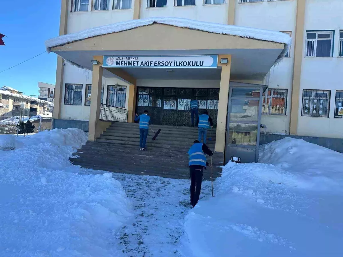 Muş\'ta Okul Temizliği Projesi