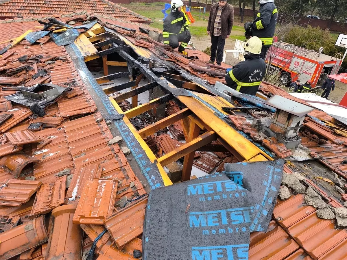 Nurdağı\'ndaki Okulda Yangın