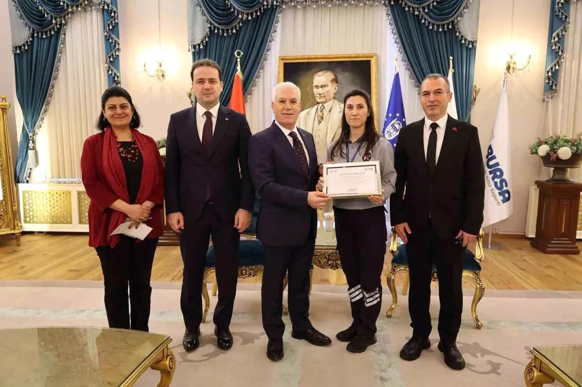 Örnek güvenlik görevlisine Başkan Bozbey\'den tebrik