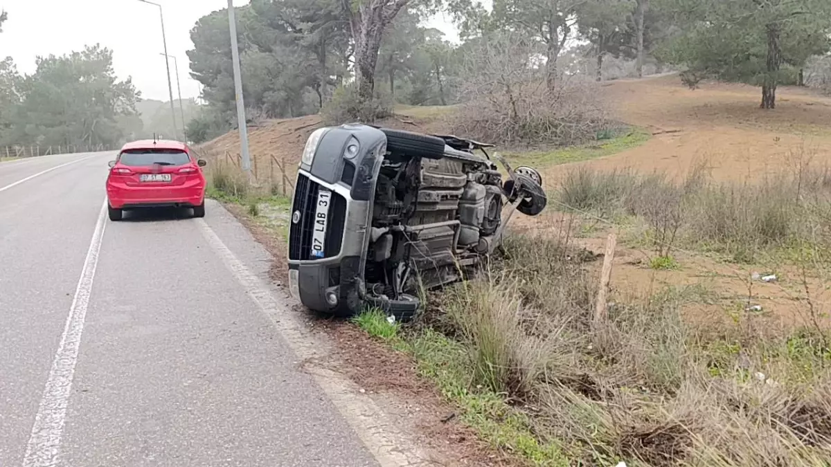 Manavgat\'ta Trafik Kazası: İki Yaralı