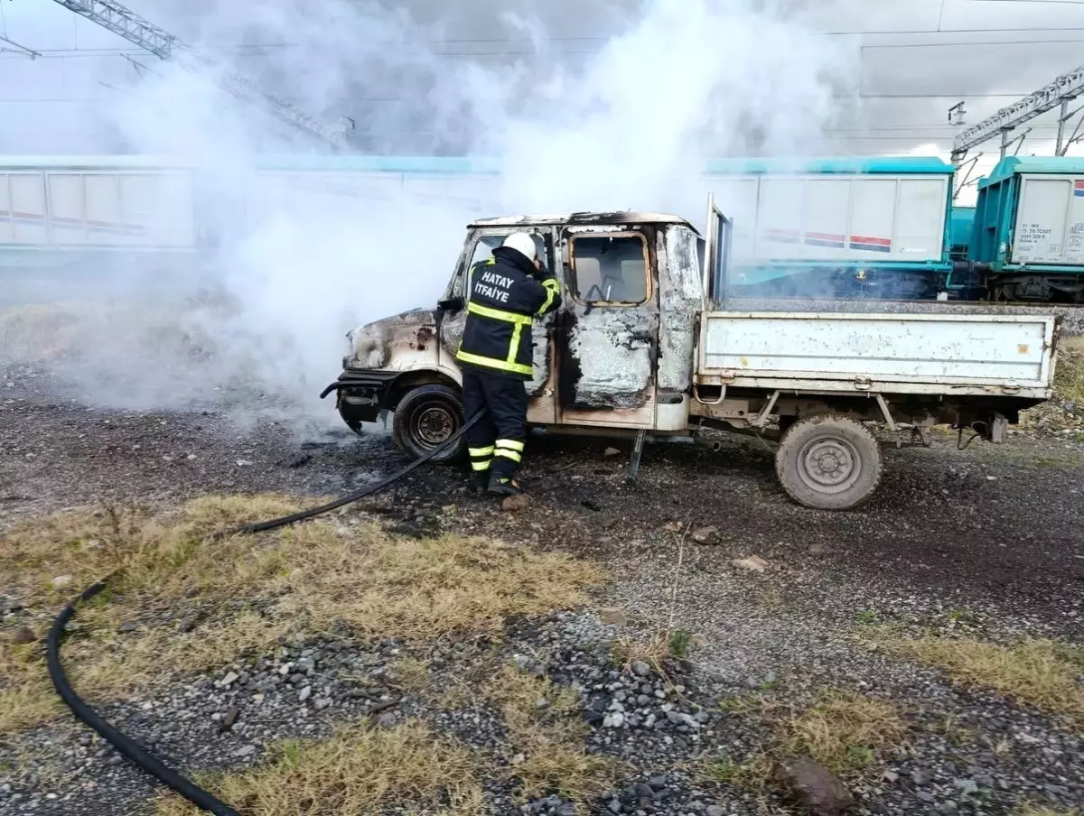 Hatay\'da Kamyonet Yandı