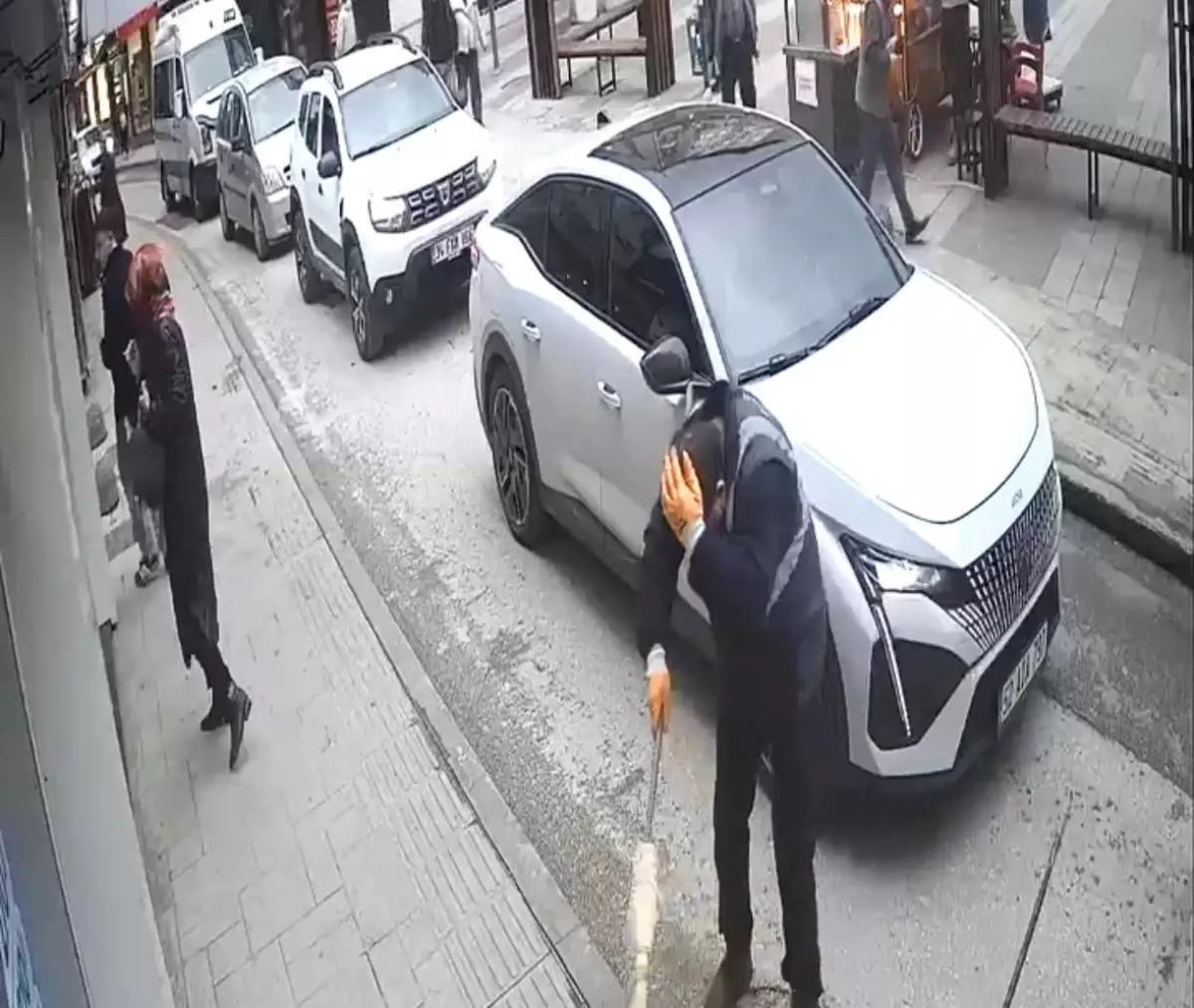 Rüzgar Reklam Tabelasını Uçurdu