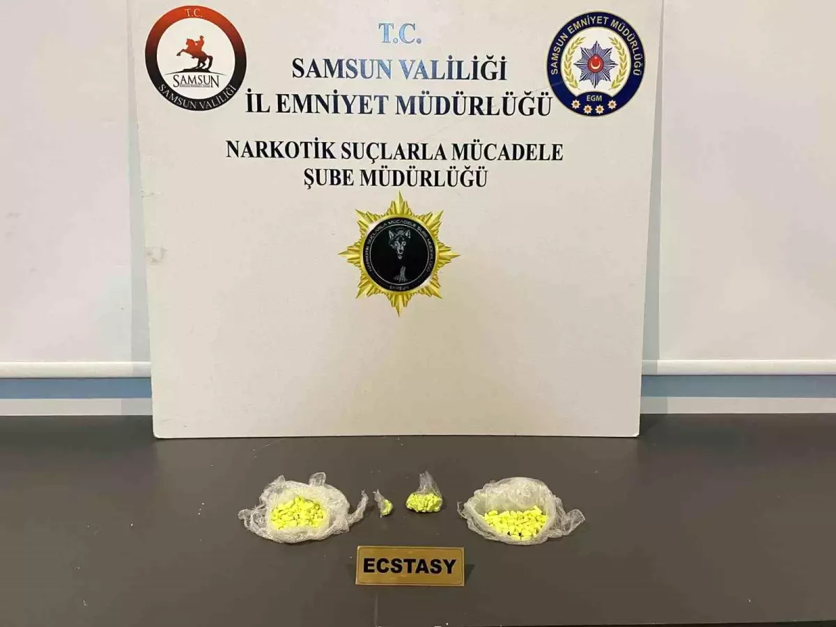 Samsun\'da Uyuşturucu Operasyonu: 208 Ecstasy Hap Ele Geçirildi
