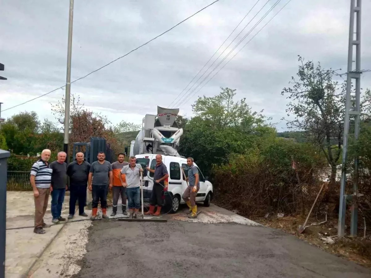 Mahmuttırı Köyü\'nde Mezarlık Temizliği