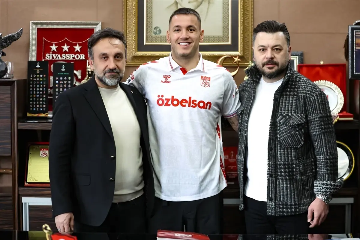 Sivasspor, Rey Manaj\'ı Tekrar Kadrosuna Kattı